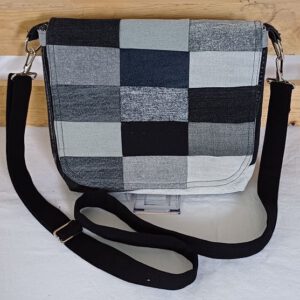 Jeans-Upcycling Mini-Crossbag mit Klappe, Schultertasche, Umhängetasche