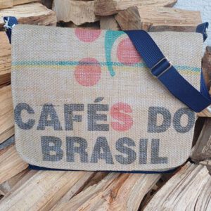Jeans-Upcycling Messengerbag, Umhängetasche aus Jeanshosen und Kaffesack