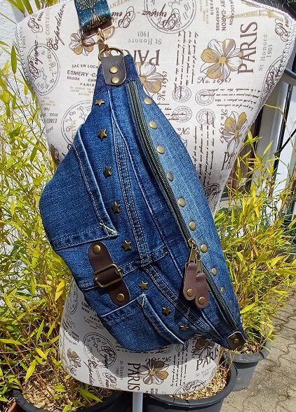 Bodybag „Denim Rebel“ – Upcycling mit Attitude