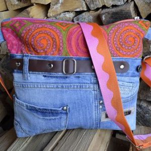 Crossbag „Pink Retro“ – Upcycling mit knalliger Power