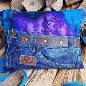 Crossbag "Mystic Grove" – Upcycling-Design mit geheimnisvollem Wald-Motiv