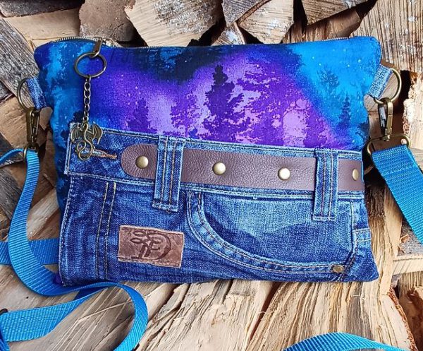 Crossbag "Mystic Grove" – Upcycling-Design mit geheimnisvollem Wald-Motiv