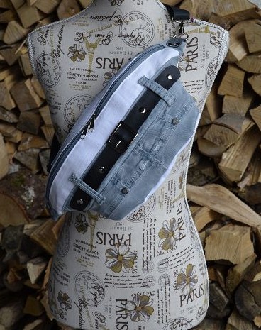 Upcycling Bodybag „Ocean Fade“ - Stylisch, nachhaltig, einzigartig