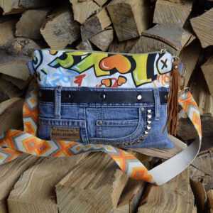 Crossbag "Urban Splash" – Handmade aus recycelten Jeans & Graffiti-Design