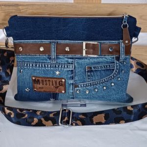 Crossbag "Denim Revival Bag" – Handmade aus alten Jeans
