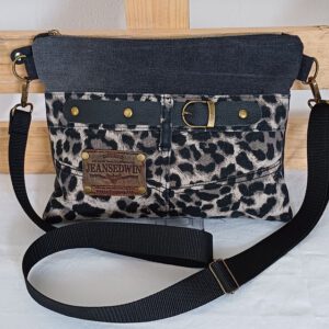 Crossbag "Black Leopard II" – Jeans-Upcycling,Schultertasche