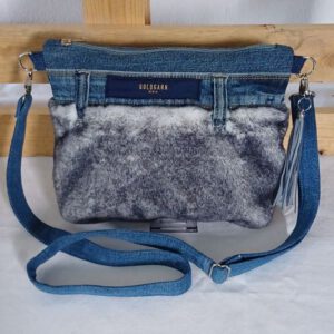 Crossbag "Blue Cloud" – Schultertasche aus gebrauchten Jeans & Kunstfell