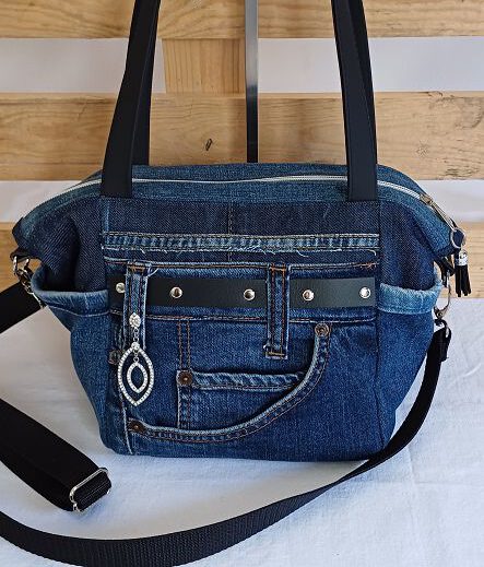 Upcycling Schultertasche „Blue-Line“ – Jeans-Handtasche
