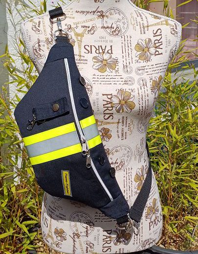 Bodybag Feuerwehr, Schultertasche, Umhängetasche, Feuerwehr-Upcycling