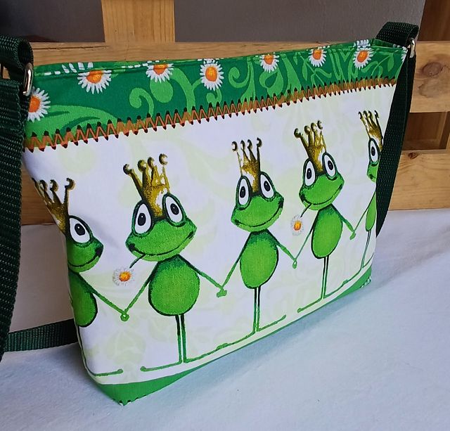Kiss the Frog - Sommerliche Crossbag mit lustigen Fröschen