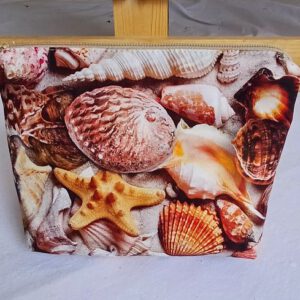 Sommerliche Kosmetiktasche mit Muschelmotiv