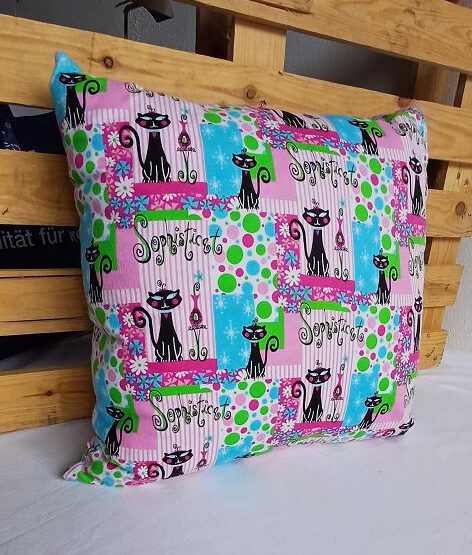 Großes Flanellkissen – Katze Sophisticat inklusive Füllkissen