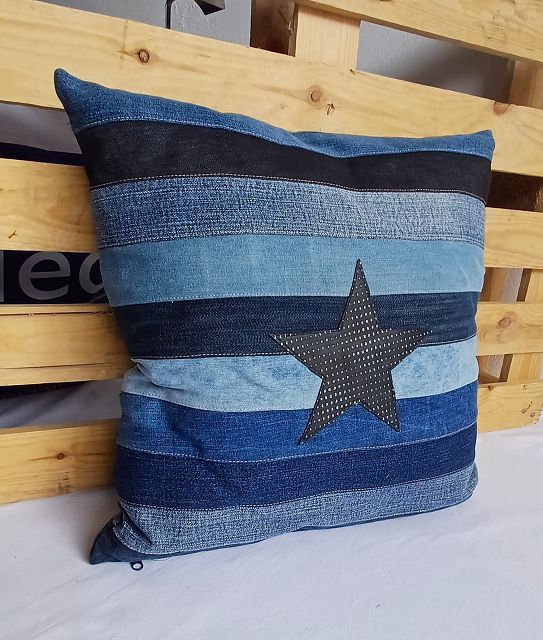 Großes Jeans-Patchworkkissen mit Stern