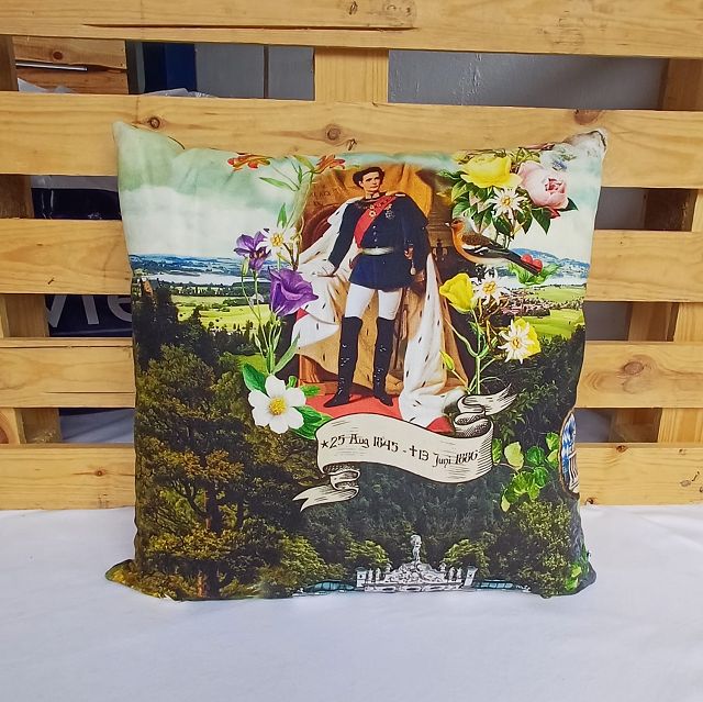 Großes Baumwollkissen mit Motiven rund um den Märchenkönig Ludwig II