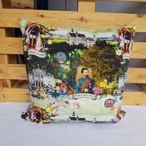 Großes Baumwollkissen mit Motiven rund um den Märchenkönig Ludwig II