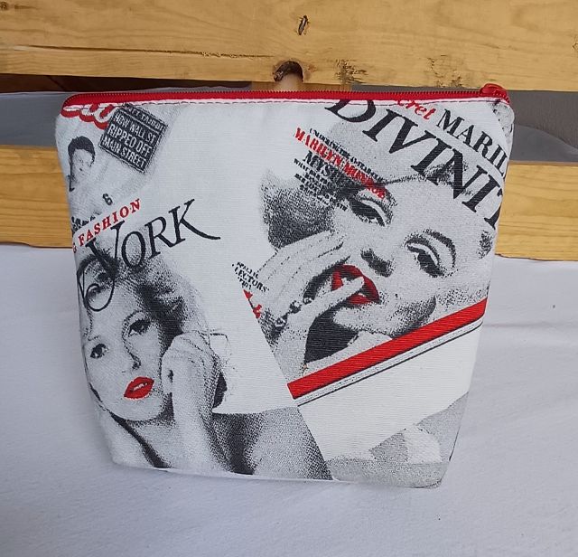 Kosmetiktasche „City News“