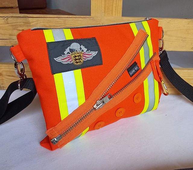 Crossbag Feuerwehr, Schultertasche, Umhängetasche, Feuerwehr-Upcycling