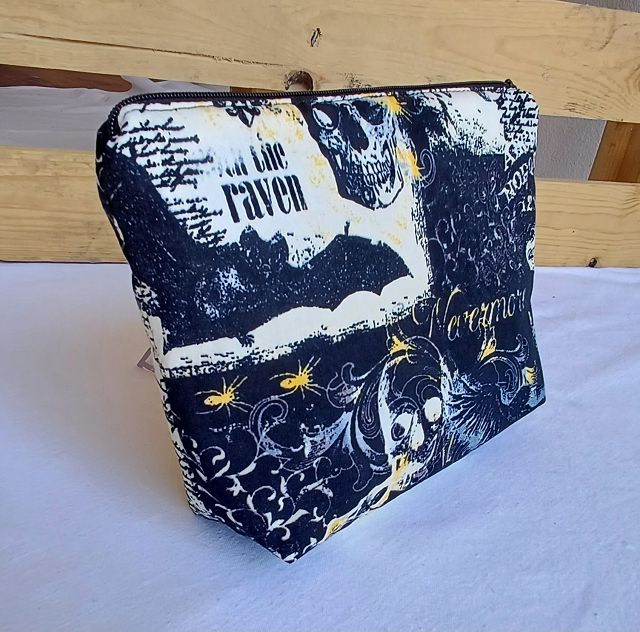 Kosmetiktasche „Raven Gothic“