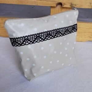 Kosmetiktasche „LaceTouch“