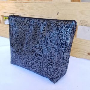 Elegante Kosmetiktasche aus schwarzem Kunstleder im Paisleymuster