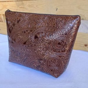 Elegante Kosmetiktasche aus kupferfarbenem Kunstleder im Paisleymuster
