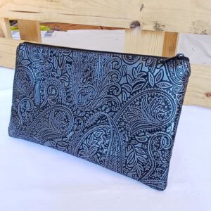 Elegantes Mäppchen aus schwarzem Kunstleder im Paisleymuster