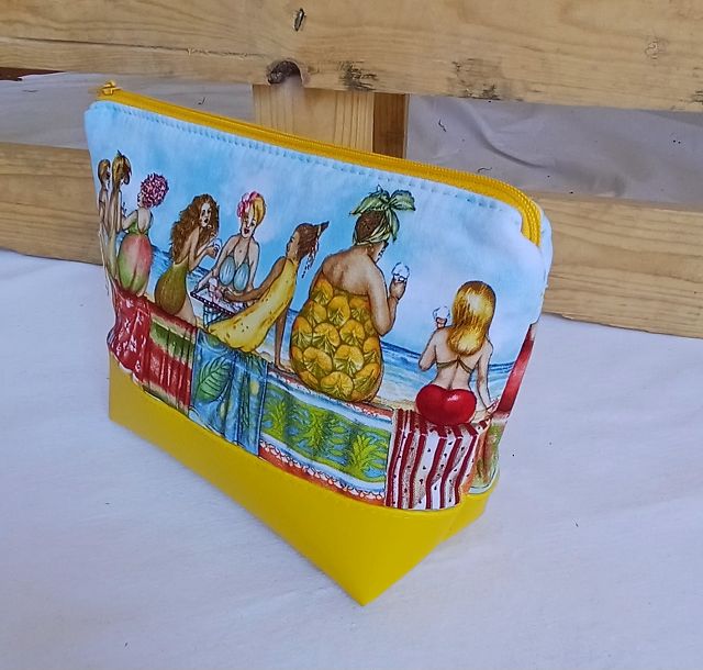 Kosmetiktasche aus Baumwollstoff im Digitaldruck – „Fruitladies“