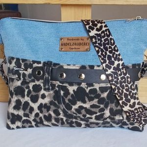 Jeans-Upcycling Crossbag "Denim Safari", Umh&auml;ngetasche, Schultertasche, Leo-Look